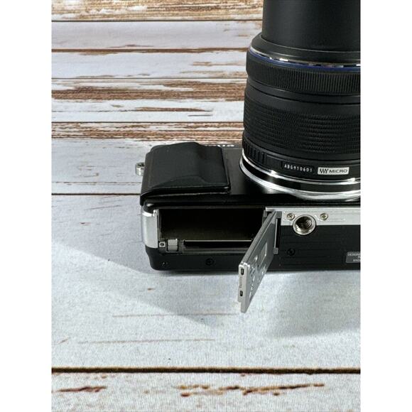 Olympus Pen Mini E-PM2 16MP Mirrorless Camera with 14-42mm Lens Only - Picture 9 of 9